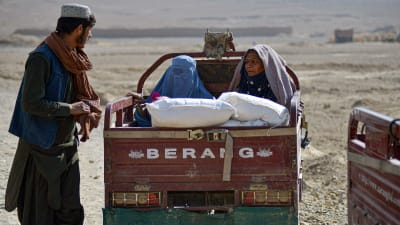 Kvinnor på ett bilflak i Afghanistan