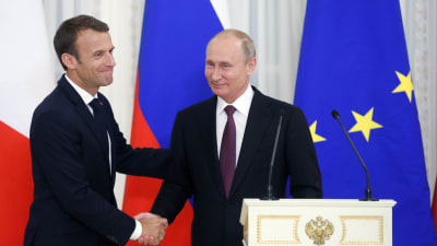 Macron och Putin möttes i S:t Petersburg