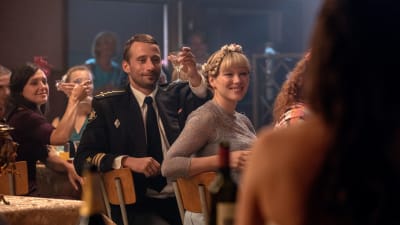Mikhail och Tanya på bröllopsfest.