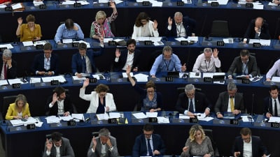 EU-parlamentariker under en omröstning i Strasbourg 6.7.2022
