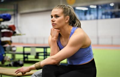 Elina Lampela i träningshallen.