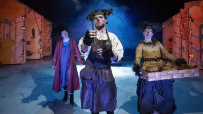 Foto från Koiramäen Suomen historia på Nationalteatern.