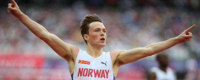 Karsten Warholm jublar.