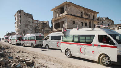 Röda halvmånens ambulanser evakuerade civila från östra Aleppo 15.12.2016
