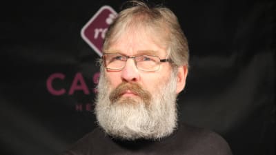 Karl Helenius inför Roberts match mot Johann Duhaupas.