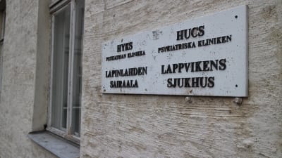 Skylten berättar om byggnadens förflutna.
