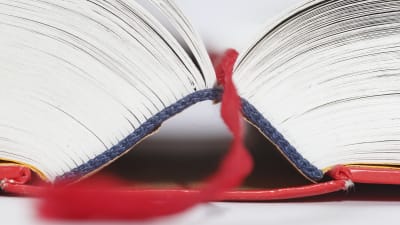 En uppslagen bok