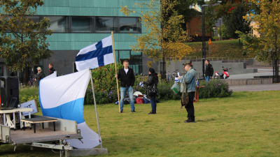 Suomi ensin-demonstranter samlas i Helsingfors 24.09.2016