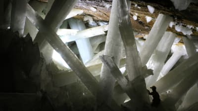 Gipskristaller i grotta.
