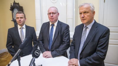 Ministrarna Petteri Orpo, Jari Lindström och Olli Rehn i Helsingfors den 25 augusti 2016.