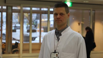 Sjukhusapotekare Jussi-Pekka Raua vid Vasa centralsjukhus