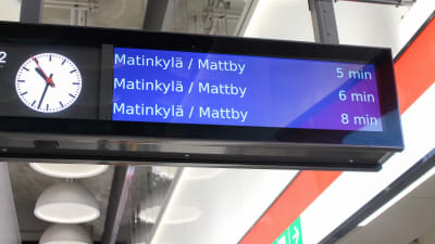 på metrostationen i Hagalund