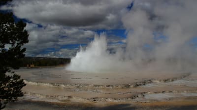 Het källa i Yellowstone nationalpark i USA.