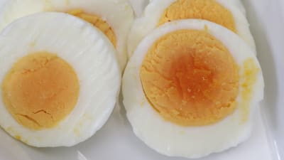 Kokta uppskurna ägg