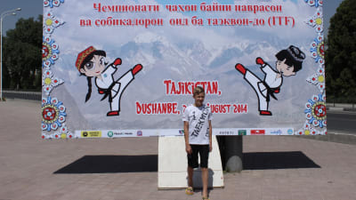 Rufus Kesti från Raseborg deltar i VM-tävlingarna i taekwondo i Dushanbe, Tadzjikistan.