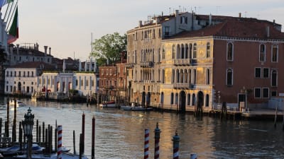 Palats vid Canal Grande i Venedig