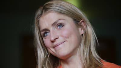 Therese Johaug under en presskonferens i oktober.