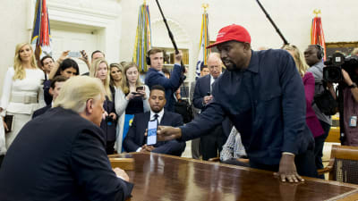 President Trump mötte Kanye West i Vita huset. 