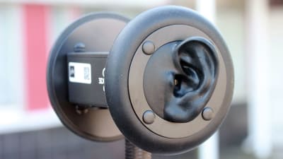 Mikrofon med ytteröron för binaural ljudupptagning.