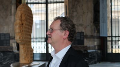 Guido Gryysels fotograferad i profil.