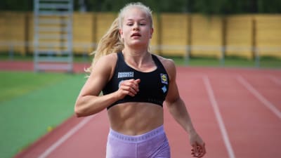 Saga Andersson tränar i Helsingfors i maj 2019.