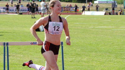 Krista Lindholm löper i Stjärntävlingarna i juni 2018.