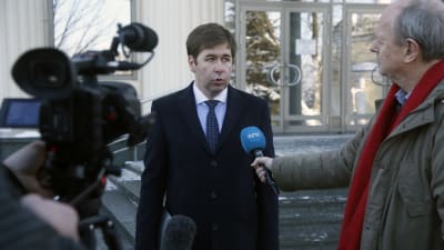 Bergs ryske försvarsadvokat Ilja Novikov intervjuades utanför domstolen i Moskva den 23 januari. 