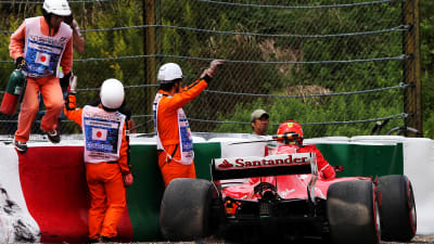 Kimi Räikkönens bil utanför banan.