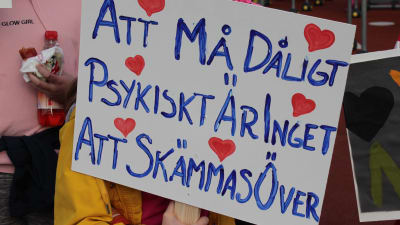 En skylt som har en text