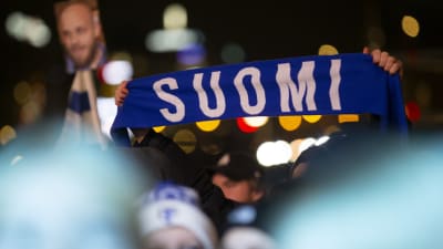 Supportrar vid folkfesten.