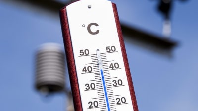 Bild på en termometer som visar över 40 grader Celsius.