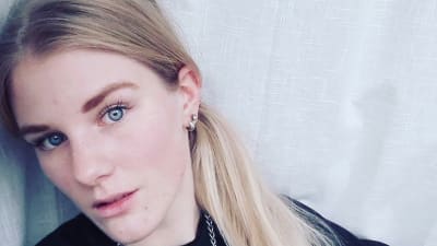 Hanna Ylöstalo, ung kvinna i Åbo.