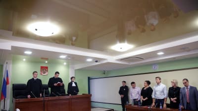 Domaren läser upp den fällande domen mot oppositionsaktivisten Aleksej Navalnyj i Kirov den 16 oktober 2013.