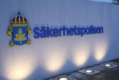Ruotsin turvallisuuspoliisin nimikyltti.