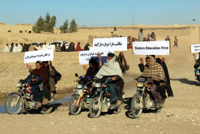 Afghanska volontärer från Matiullah Wesas organisation Pen Path under en utbildningskampanj i Afghanistan.