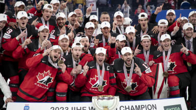 Kanadas lag firar VM-guld.