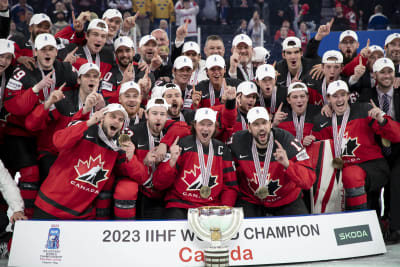 Kanadas lag firar VM-guld.