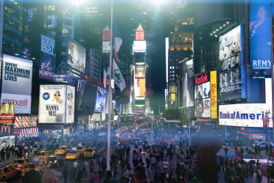 Bild över byggnader och reklamer på Times Square i New York.