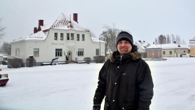 Markus Fagerudd ute i ett vintrigt Lovisa. 