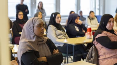 Sadio Abdiramaan studerar till skolgångsbiträde på yrkesinstitutet Careeria.