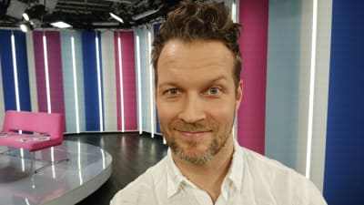 Kuvataiteilija Jani Leinonen Puoli seitsemän -ohjelmassa