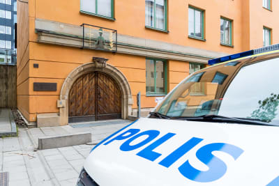 polisbil utanför stockholms tingsrätt