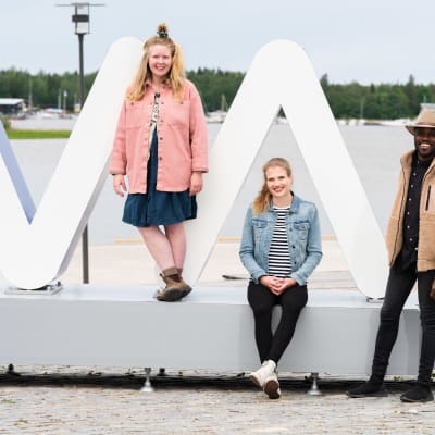 Kuvassa Vaasan onnellisin ihminen kampanjan kolme finalistia