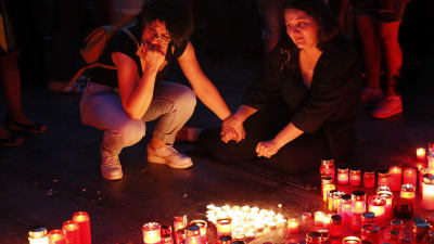 Rumänier sörjer mördad tonårsflicka 