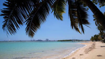 Karantänen innebär att turiststranden Boca Chica i Dominikanska republiken ligger öde. 15.4.2020