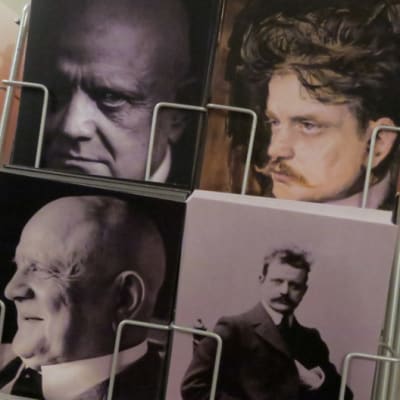 Telineessä postikortteja Jean Sibeliuksesta