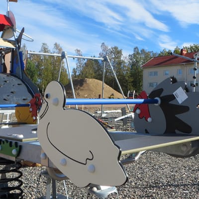 Ainiovaaran koulun liikuntapaikka.