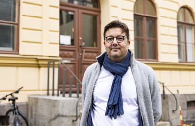 Henkilökuvassa Ilja Kavonius, tutkija Helsingin yliopistosta.