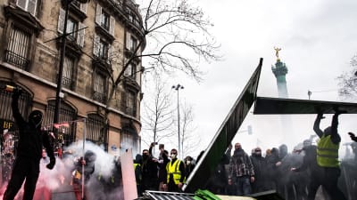 De gula västarna demonstrerar i Paris 26.1.2019