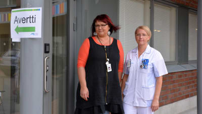 rusmedelskötare Saila Kaitila och avdelningssköterska Pernilla eriksén